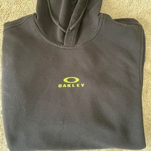Men’s Oakley size medium sweatshirt